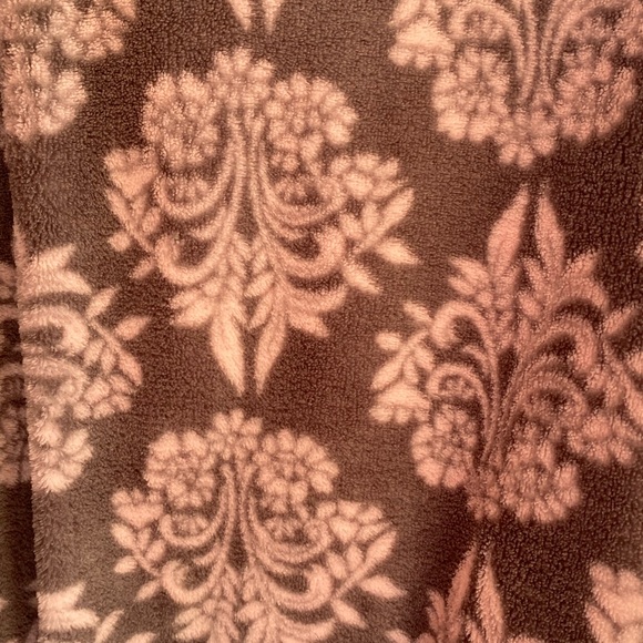 Ellen Tracy Pink Gray Plush Floral Women's Robe - Picture 7 of 9